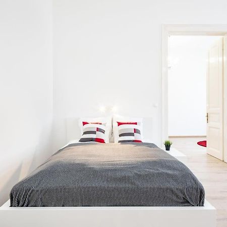 Bright & Large Apartment At Top Location Budapest Extérieur photo