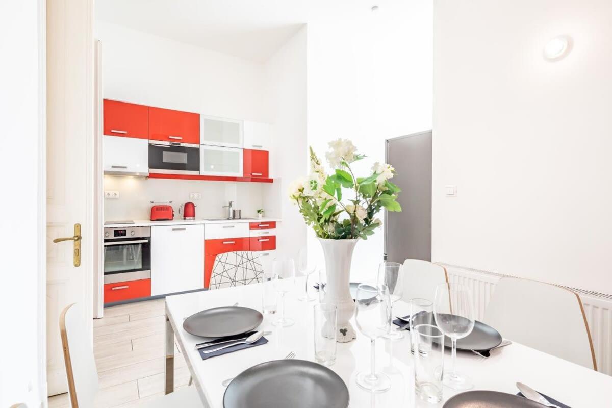 Bright & Large Apartment At Top Location Budapest Extérieur photo